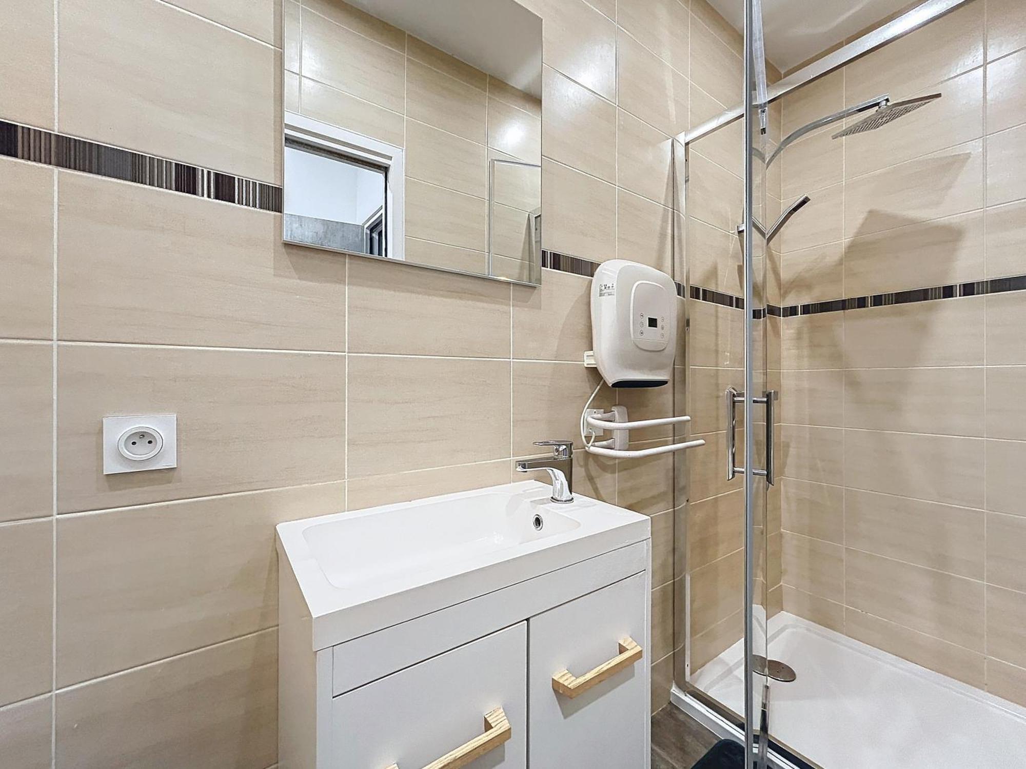 Loft Terrasse Avec Spa Proche Centre Historique Montluçon المظهر الخارجي الصورة