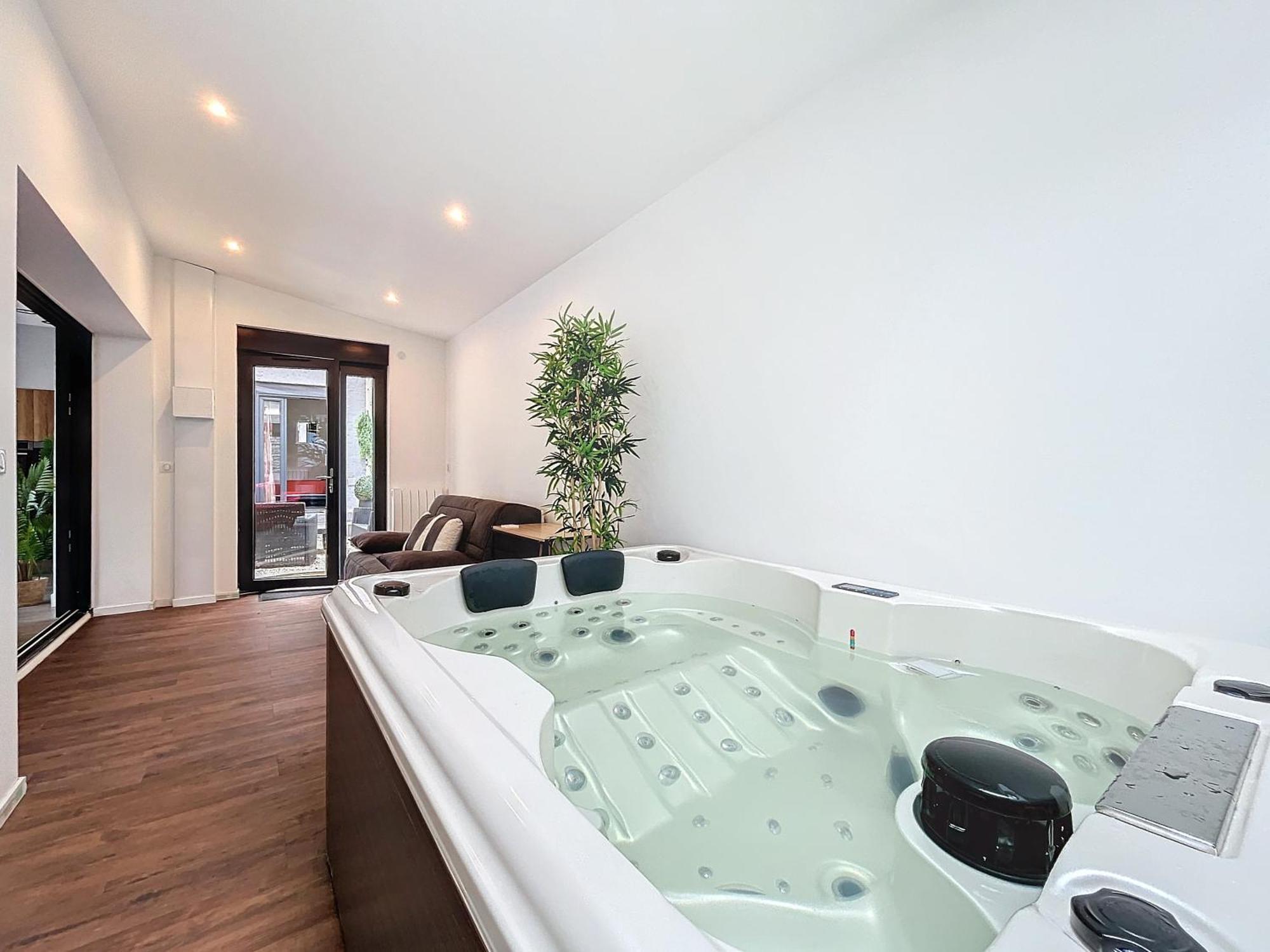 Loft Terrasse Avec Spa Proche Centre Historique Montluçon المظهر الخارجي الصورة